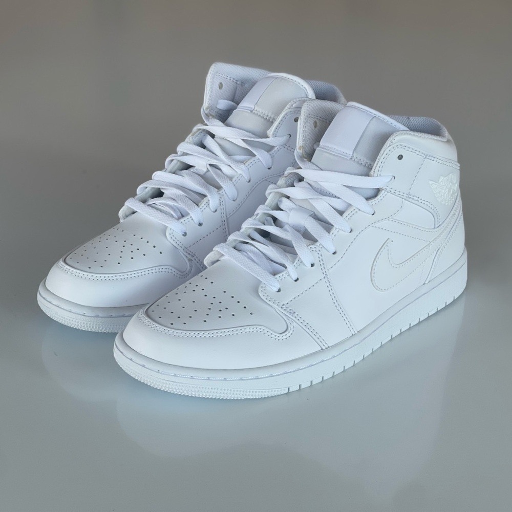 Unworn Nike Air Jordan 1 Mid Triple White US Men's 9.5 - Picture 3 of 12